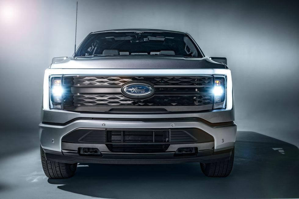 2022-ford-f-150-lightning-200-1621477257.jpg