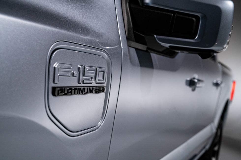 2022-ford-f-150-lightning-206-1621455472.jpg
