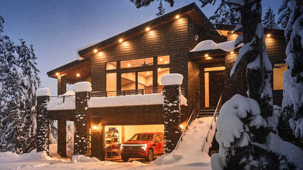 2022-ford-f-150-lightning-powering-a-house.jpeg