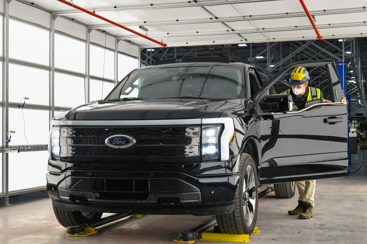 2022-Ford-F-150-Lightning-Pre-Production-Rouge-Electric-Vehicle-Center-Exterior-001-Front-Thre...jpg
