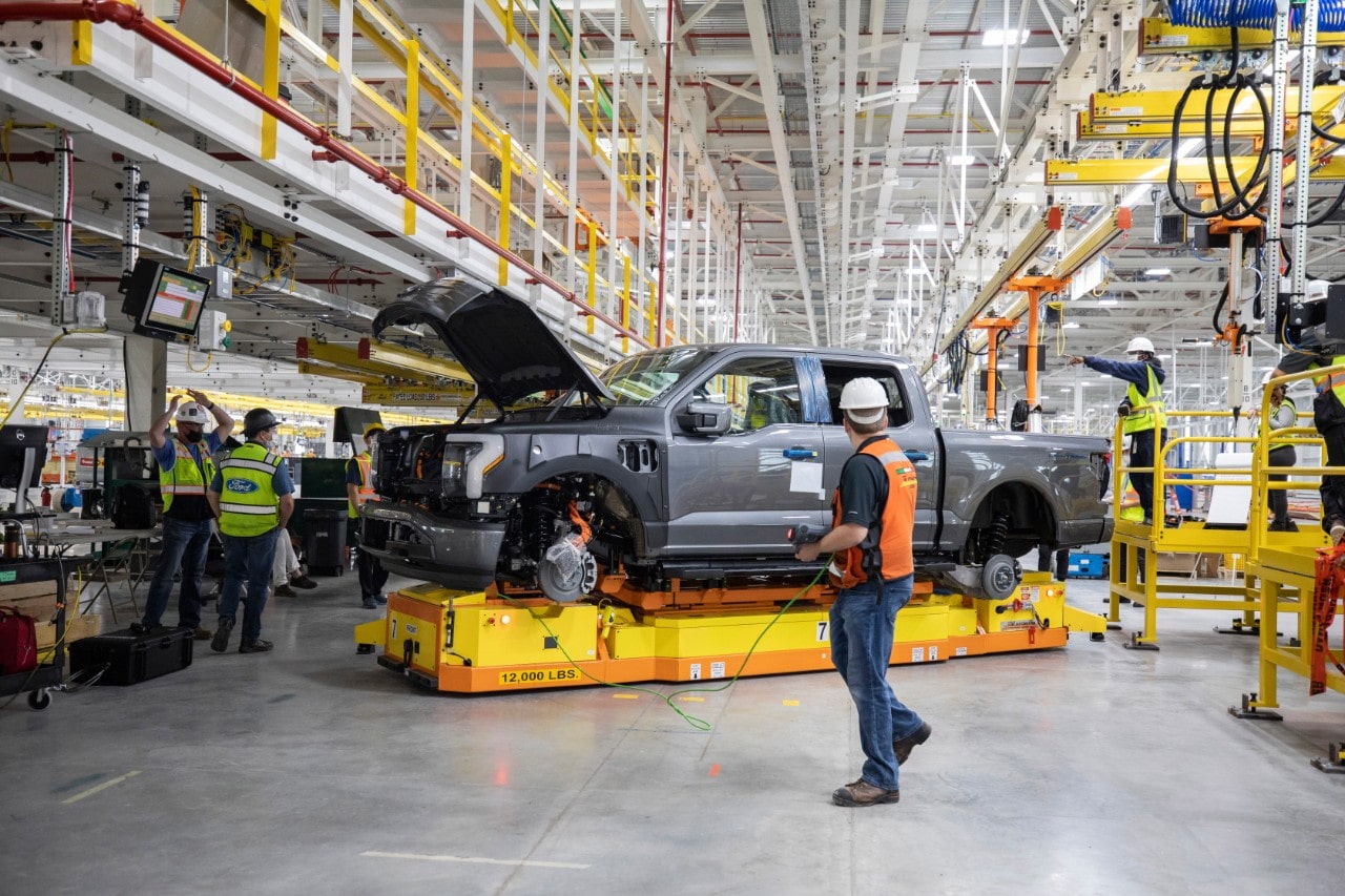 2022-Ford-F-150-Lightning-Pre-Production-Rouge-Electric-Vehicle-Center-Exterior-002-Front-Thre...jpg